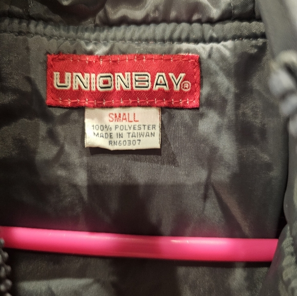 Vintage Unionbay Red Hooded Fleece Vest with Gray Trim - Picture 4 of 7